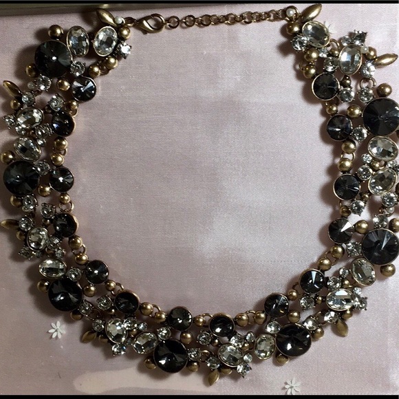 Jeweled wreath necklace - Picture 2 of 3